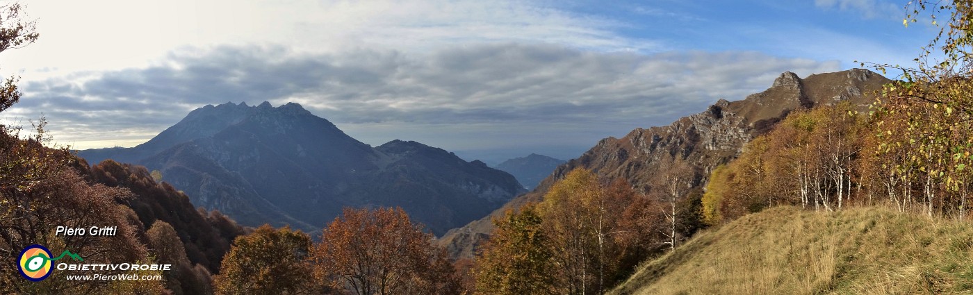 52 Festa di colori autunnali verso il Resegone a sx e il Due Mani a dx.jpg